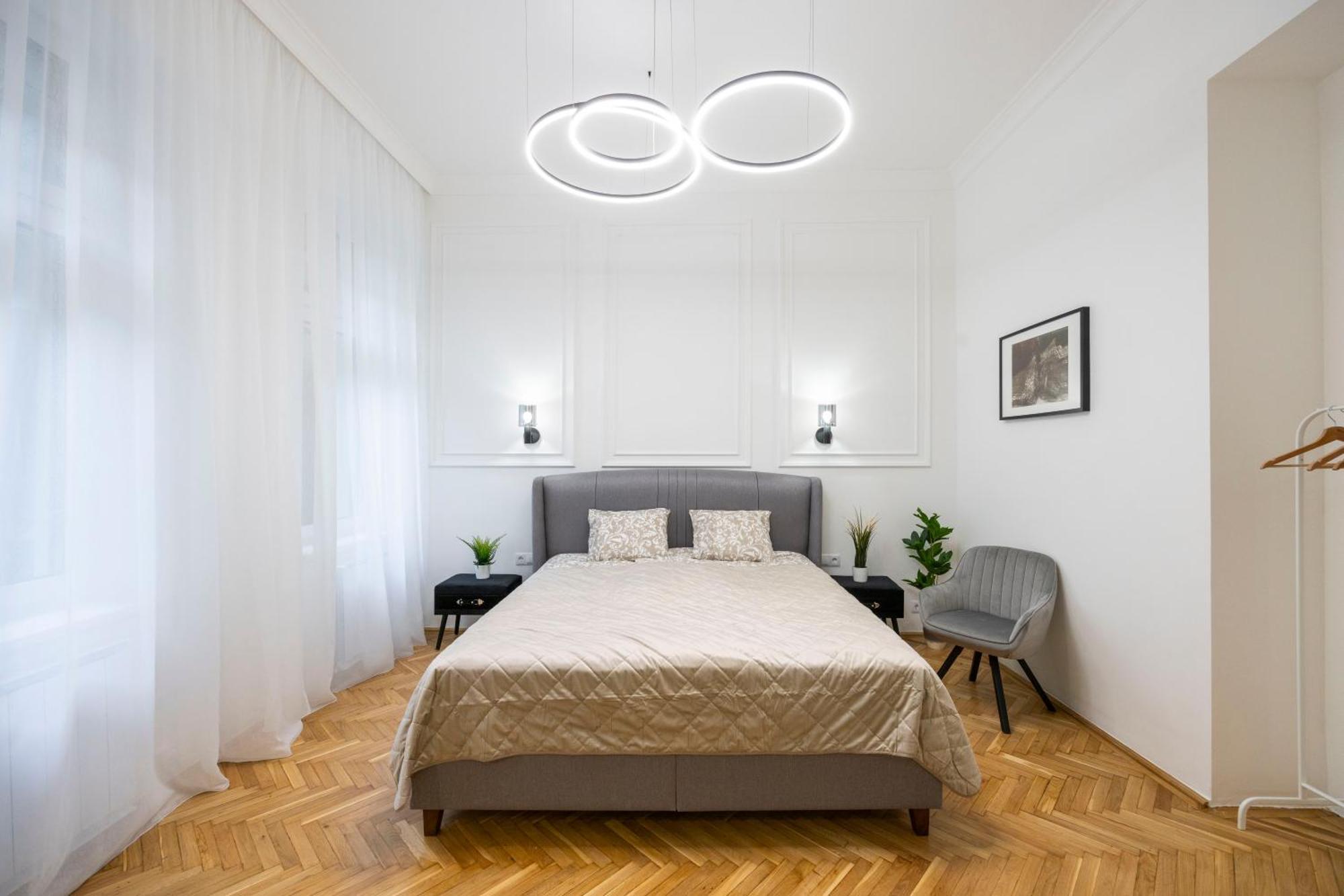 Luxurious Central 4Bedrm 3Bathrm Residence W/ Balcony Budapest Luaran gambar