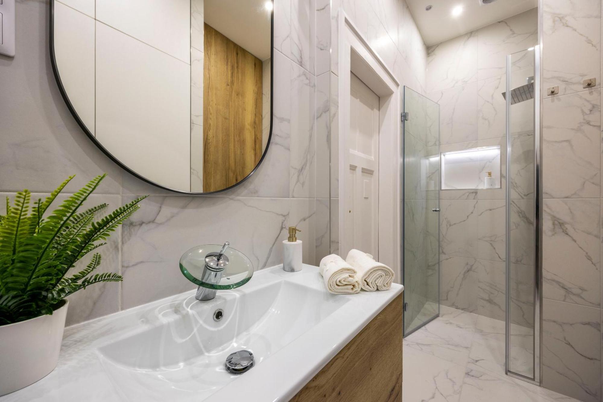 Luxurious Central 4Bedrm 3Bathrm Residence W/ Balcony Budapest Luaran gambar