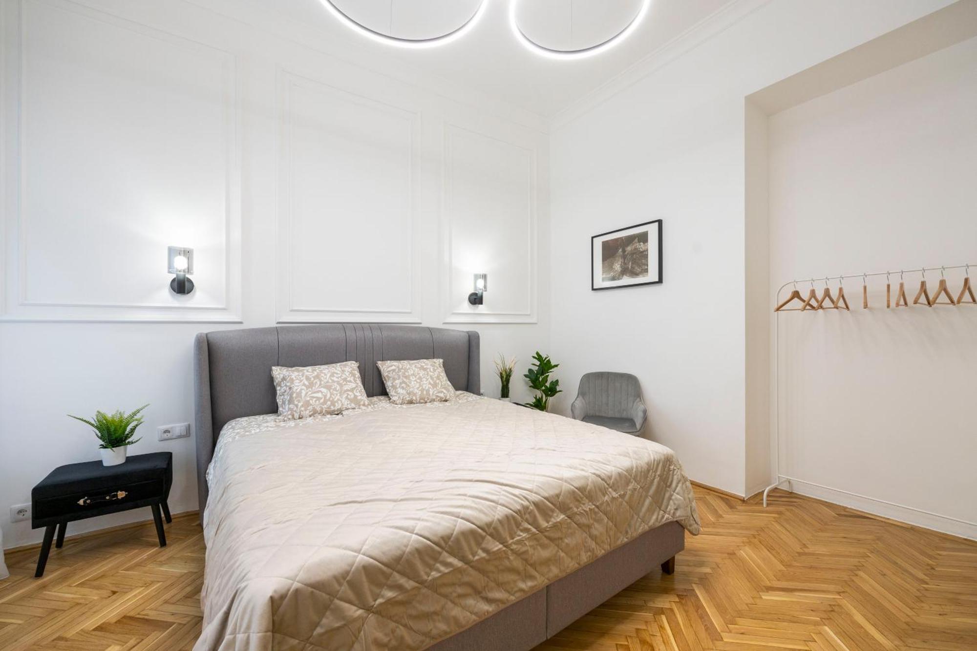 Luxurious Central 4Bedrm 3Bathrm Residence W/ Balcony Budapest Luaran gambar