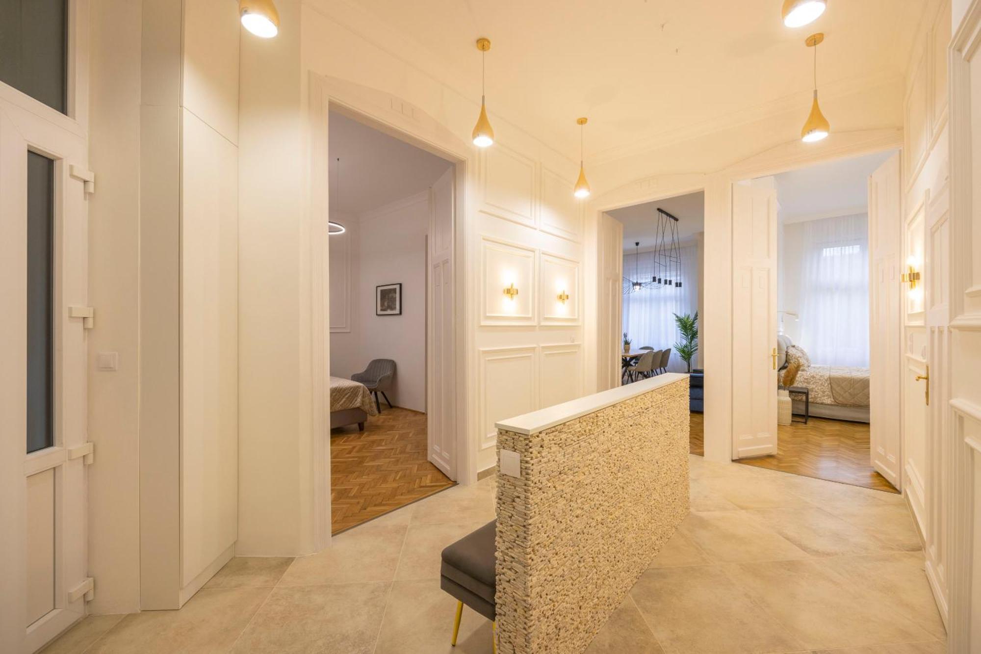Luxurious Central 4Bedrm 3Bathrm Residence W/ Balcony Budapest Luaran gambar